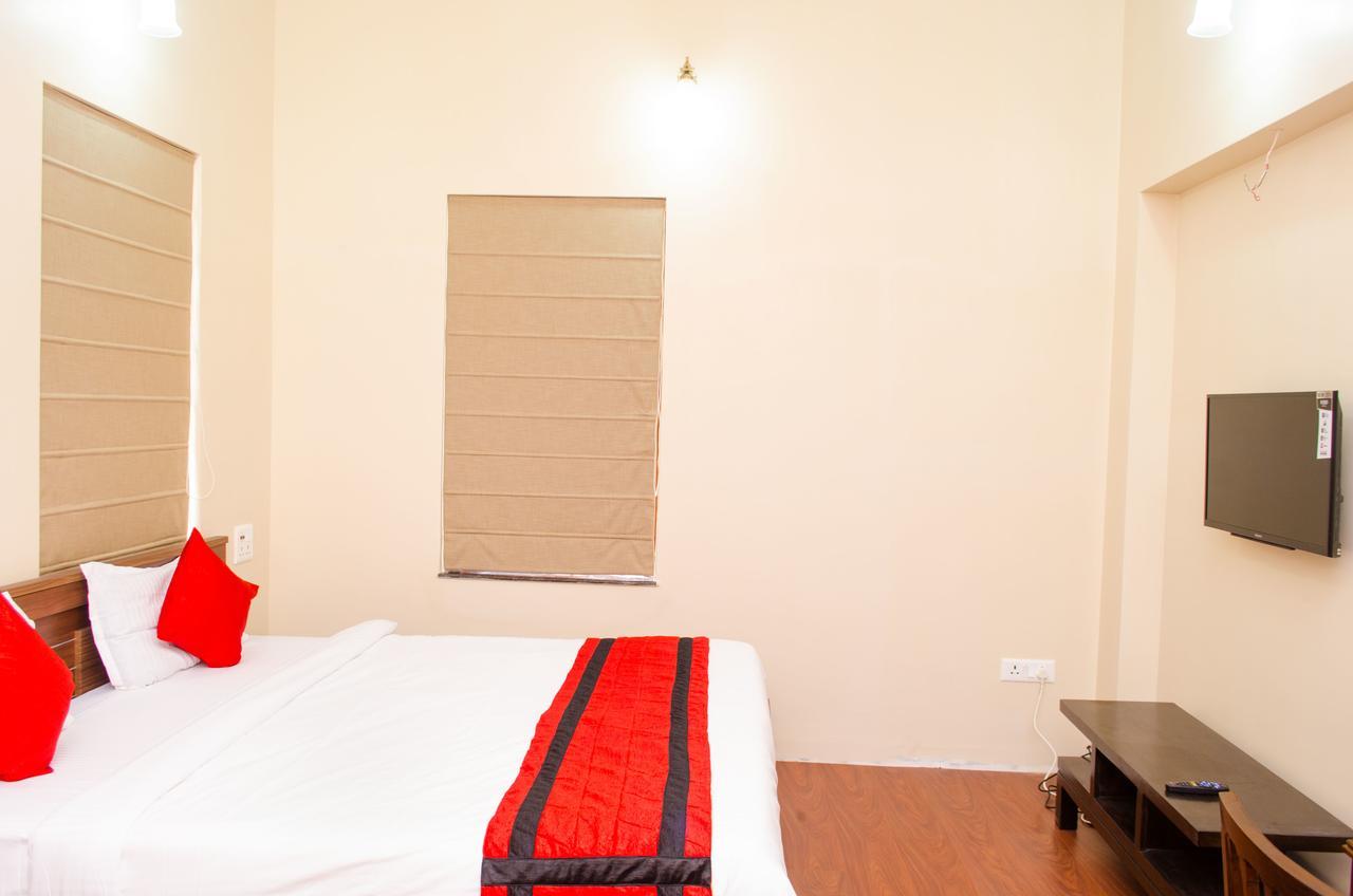 Oyo 7187 Earth Aromaa Hotel