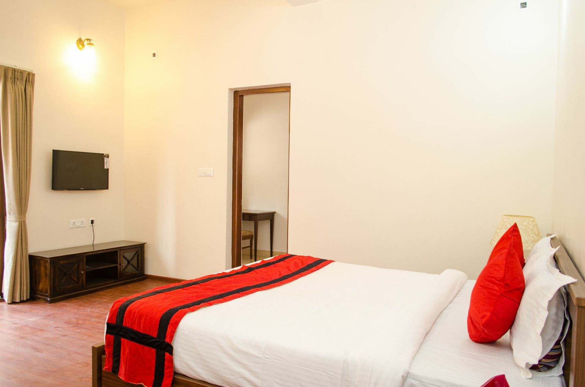 Oyo 7187 Earth Aromaa Hotel 3*